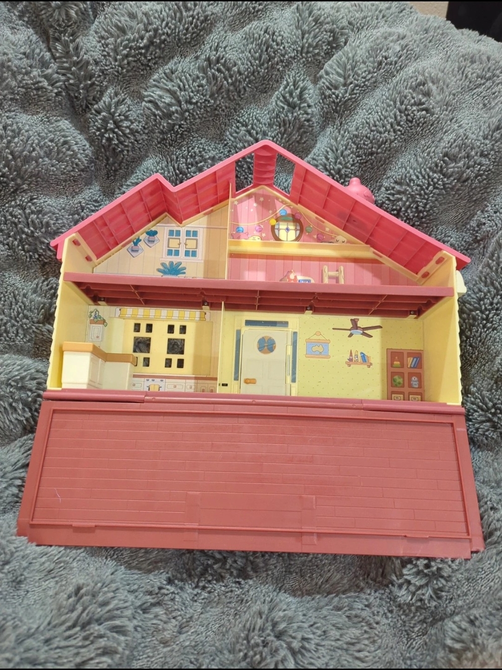 Bluey Foldable Kids Dollhouse Playset